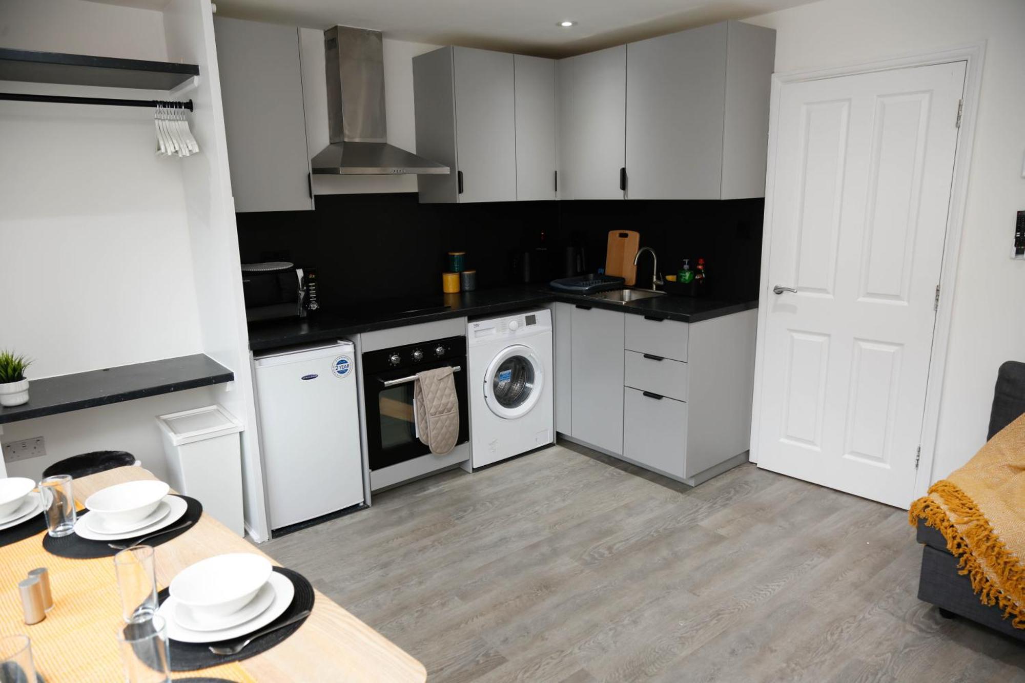 New Luxury In Next To Shops, Cafes, Bars & Metro Lägenhet *