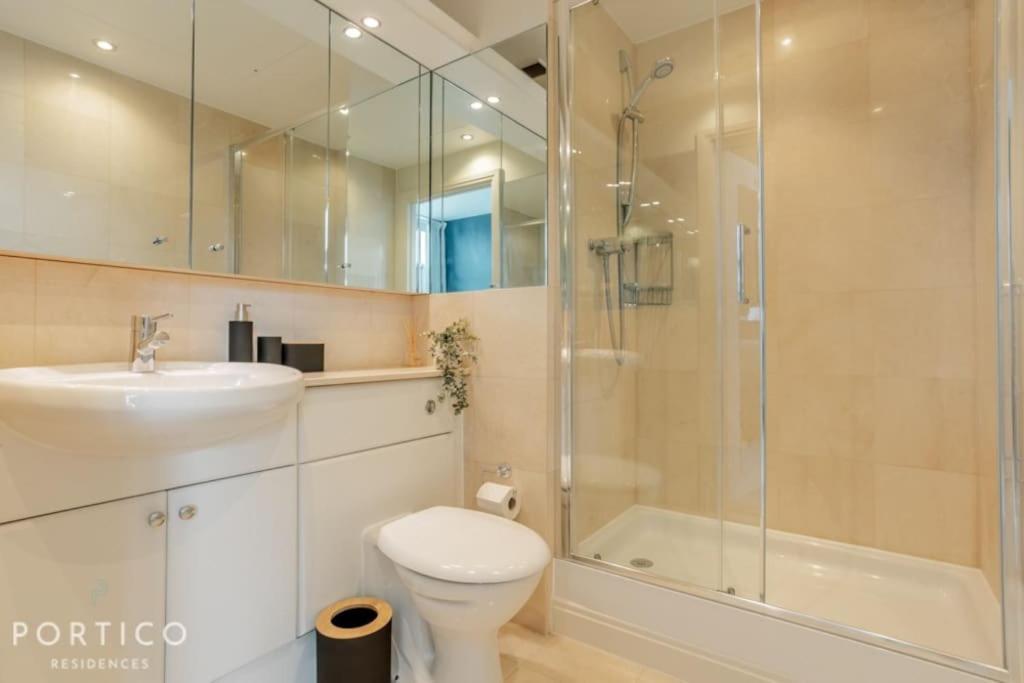Apartment Portico Residences - Stunning Penthouse With River Views In Battersea London