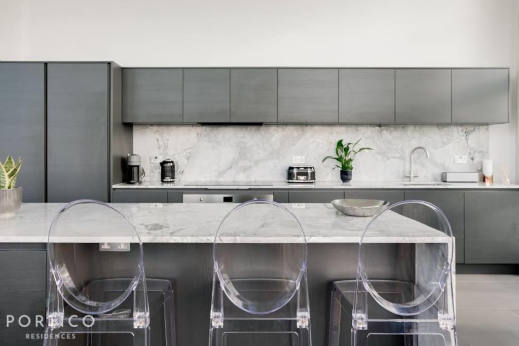 Portico Residences - Stunning Penthouse With River Views In Battersea Apartment