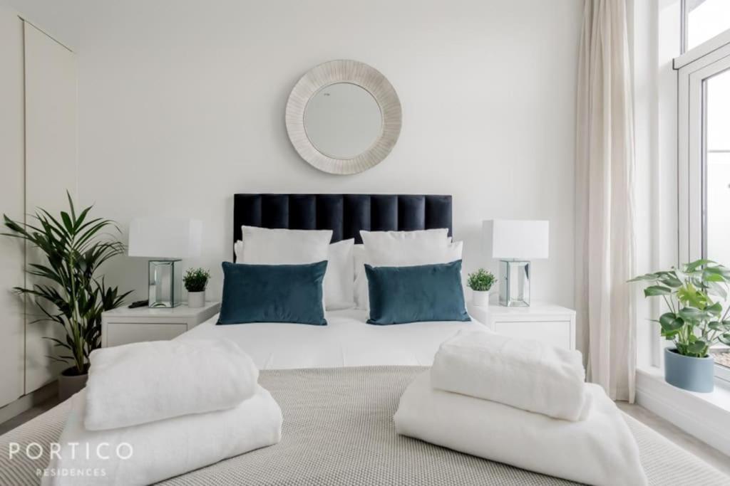 Portico Residences - Stunning Penthouse With River Views In Battersea Apartment *