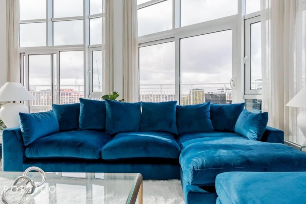 Portico Residences - Stunning Penthouse With River Views In Battersea *