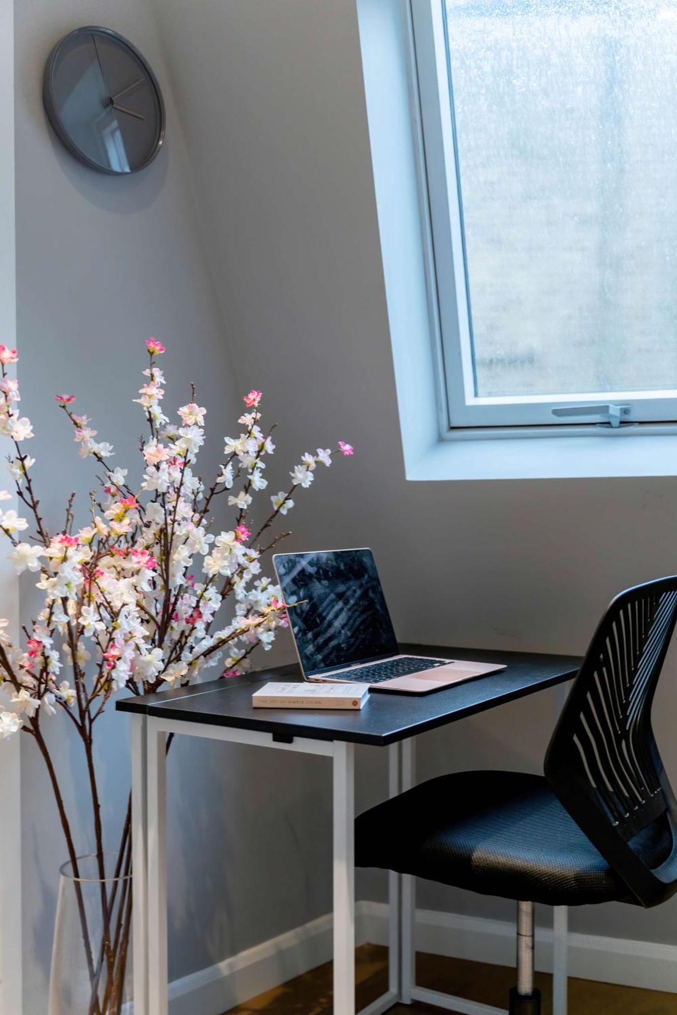 Camden Coach House By Livestay Short Lets & Serviced With Terrace Retreat & Parking Ferienhaus *