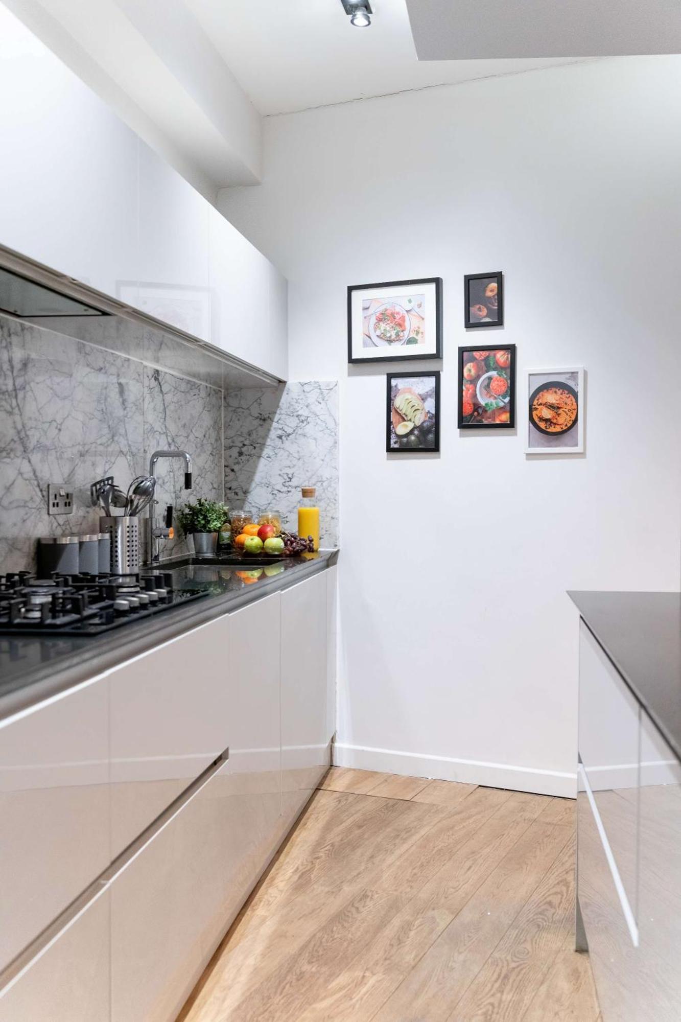 Camden Coach House By Livestay Short Lets & Serviced With Terrace Retreat & Parking Ferienhaus