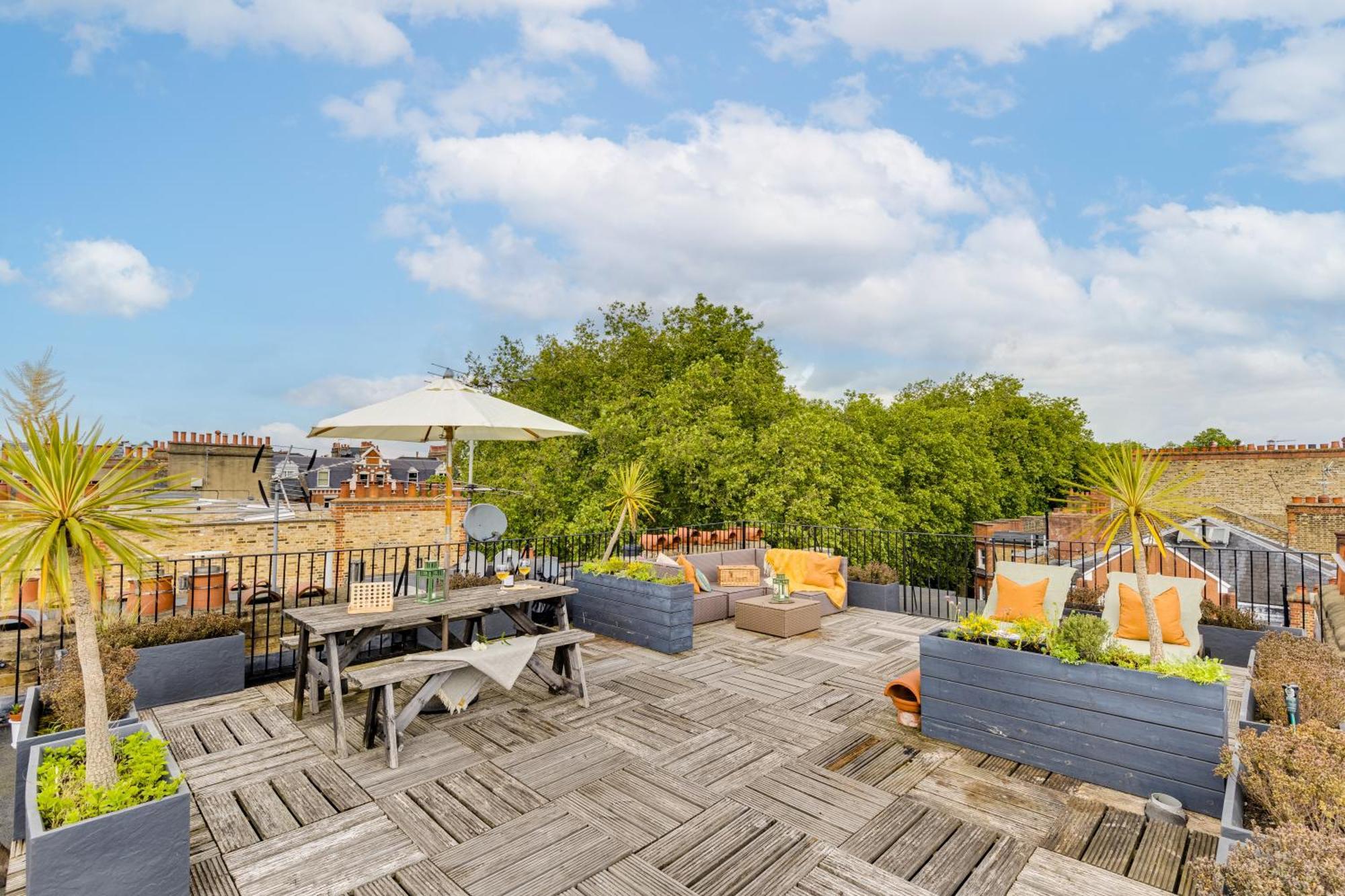 Luana's Stunning Rooftop *