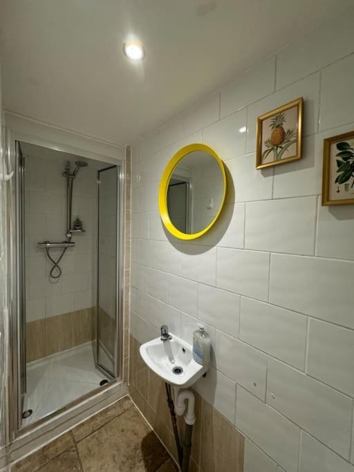 Apartment Modern 5 Min To Stations London