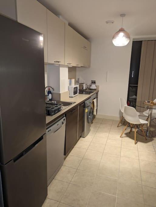 Premium Offers L Last-minute L Remigro Short Lets L 1 Bed Flat L Royal Docks L Airport & Excel L 2 Bed St Albans L Family Friendly L Near Bus Stop L Centre L Book Today With Remigro Lejlighed *