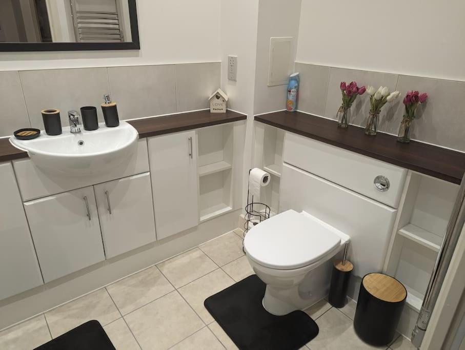 Premium Offers L Last-minute L Remigro Short Lets L 1 Bed Flat L Royal Docks L Airport & Excel L 2 Bed St Albans L Family Friendly L Near Bus Stop L Centre L Book Today With Remigro * London
