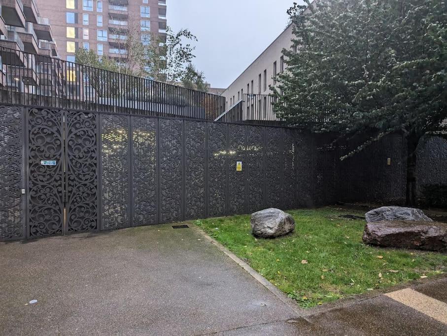 Premium Offers L Last-minute L Remigro Short Lets L 1 Bed Flat L Royal Docks L Airport & Excel L 2 Bed St Albans L Family Friendly L Near Bus Stop L Centre L Book Today With Remigro Appartement