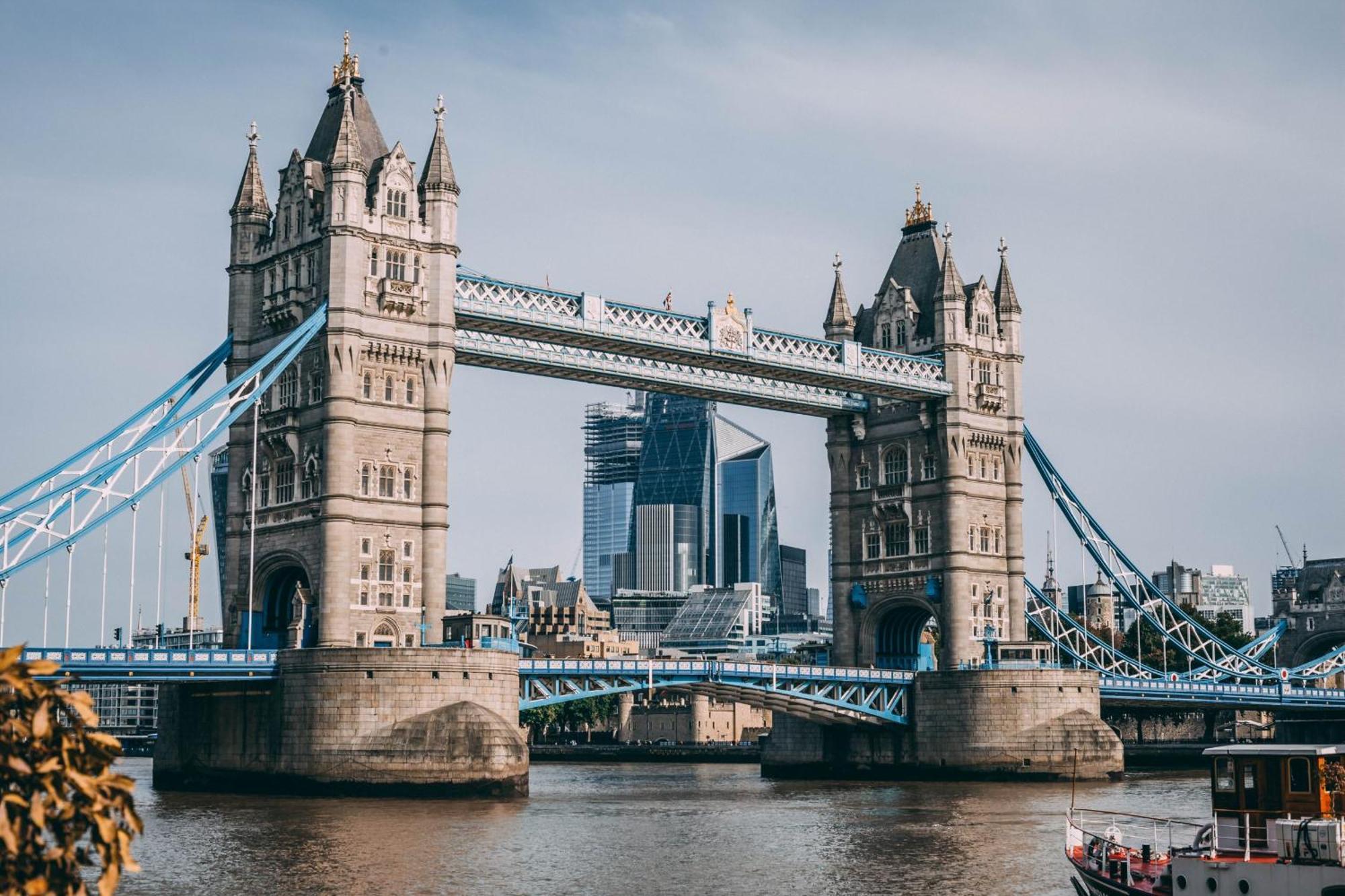 2 Bedroom Tower Bridge With Free Secure Gated Parking - Perfect For Long Apartment London