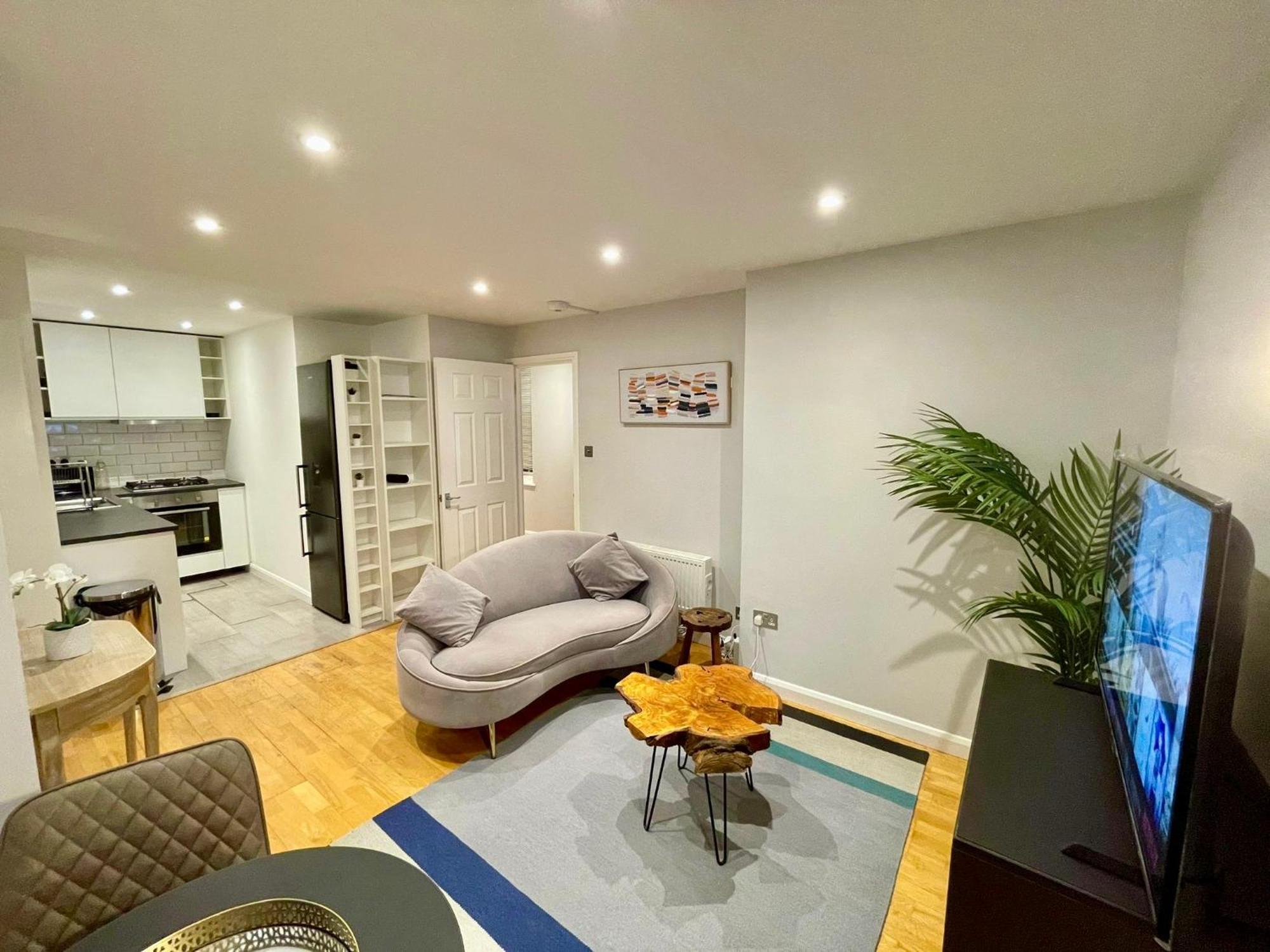 Lägenhet Stylish 1br, 15 Mins To Buckingham Palace, London