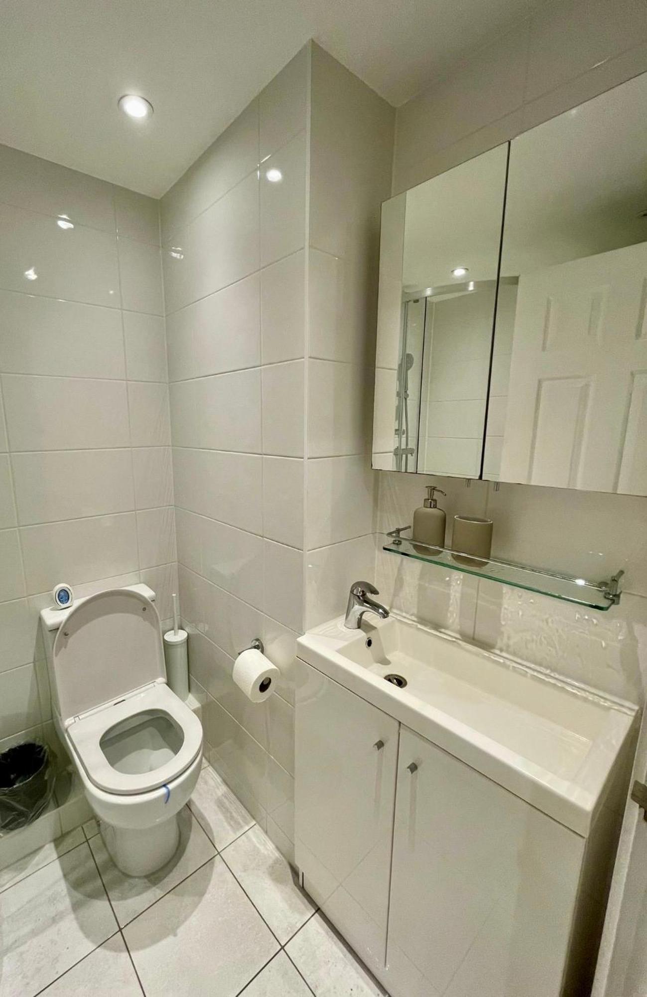 Stylish 1br, 15 Mins To Buckingham Palace, Lägenhet *