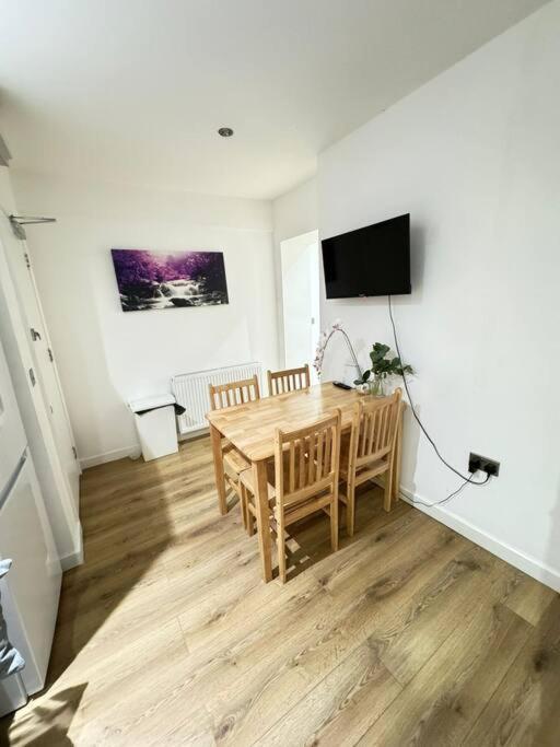 Appartamento Sleep 6 - 5 Min From Camden Market Hw5