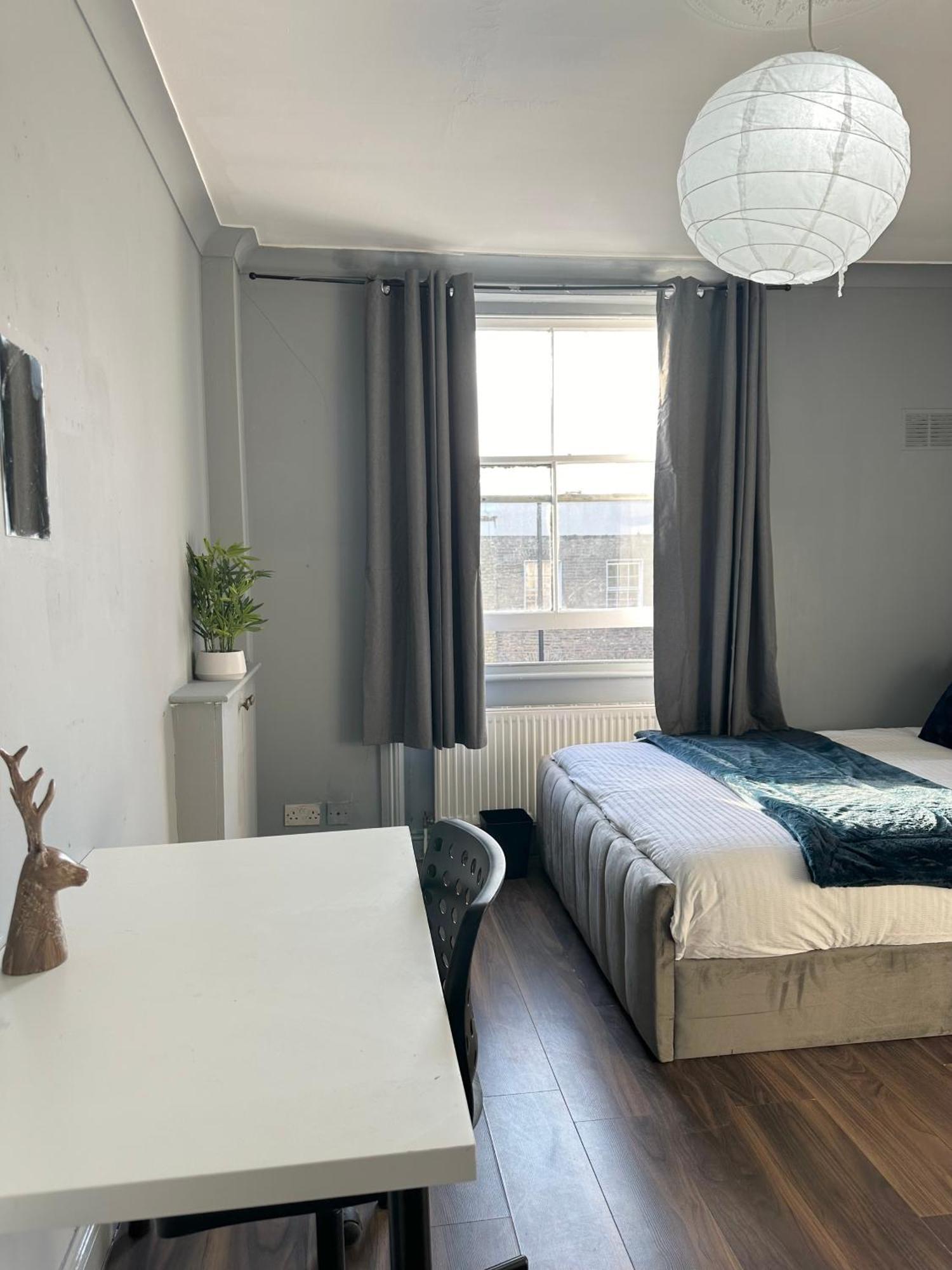 Luxury In A 4 Bedroom Flat! 4 Minutes Walk To Kingscross, St Pancras Homestay