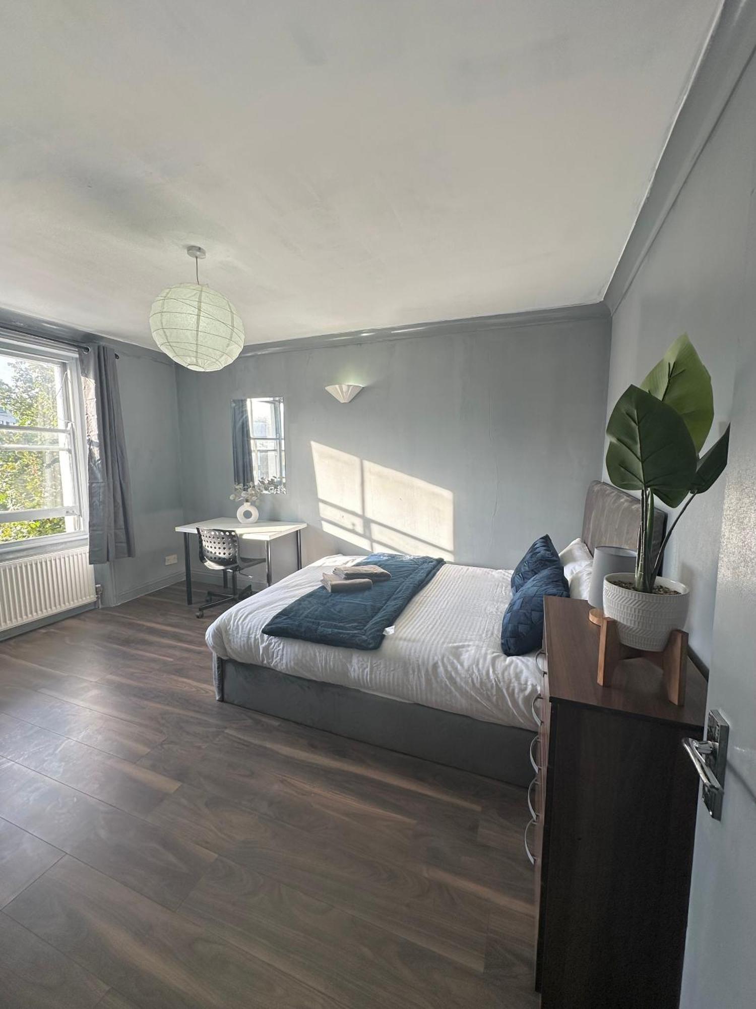 Luxury In A 4 Bedroom Flat! 4 Minutes Walk To Kingscross, St Pancras