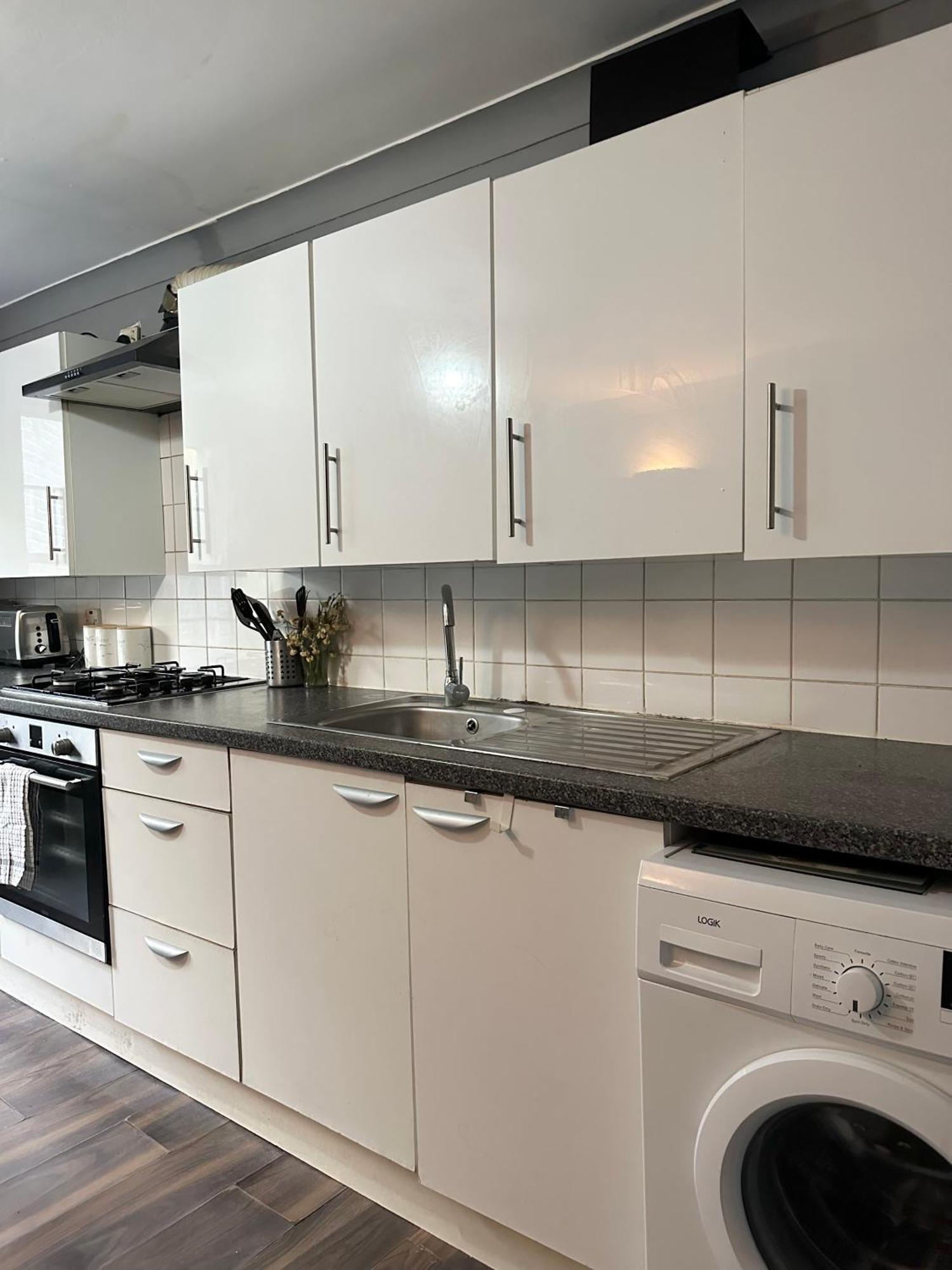 Homestay Luxury In A 4 Bedroom Flat! 4 Minutes Walk To Kingscross, St Pancras