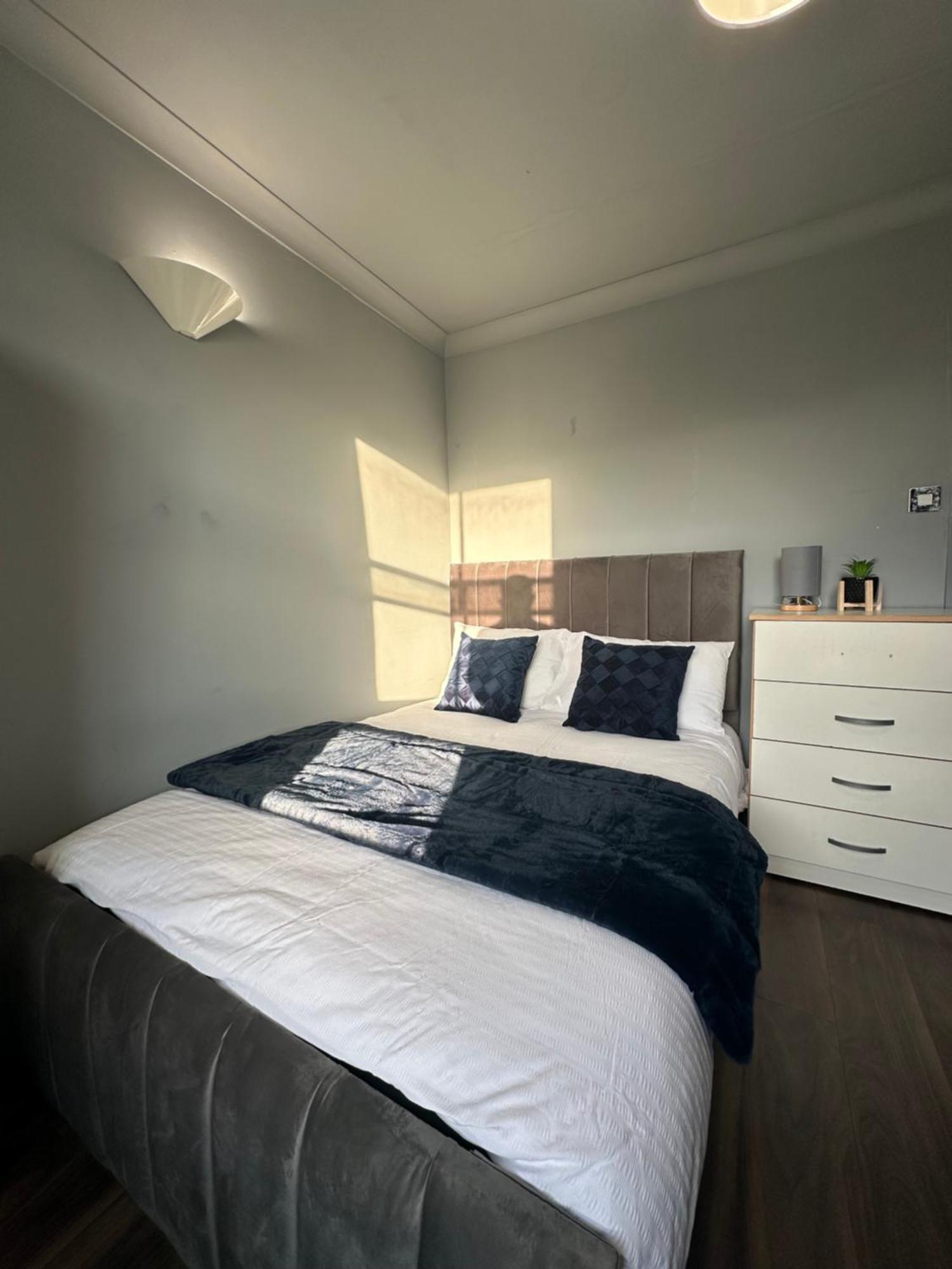 Luxury In A 4 Bedroom Flat! 4 Minutes Walk To Kingscross, St Pancras Homestay *
