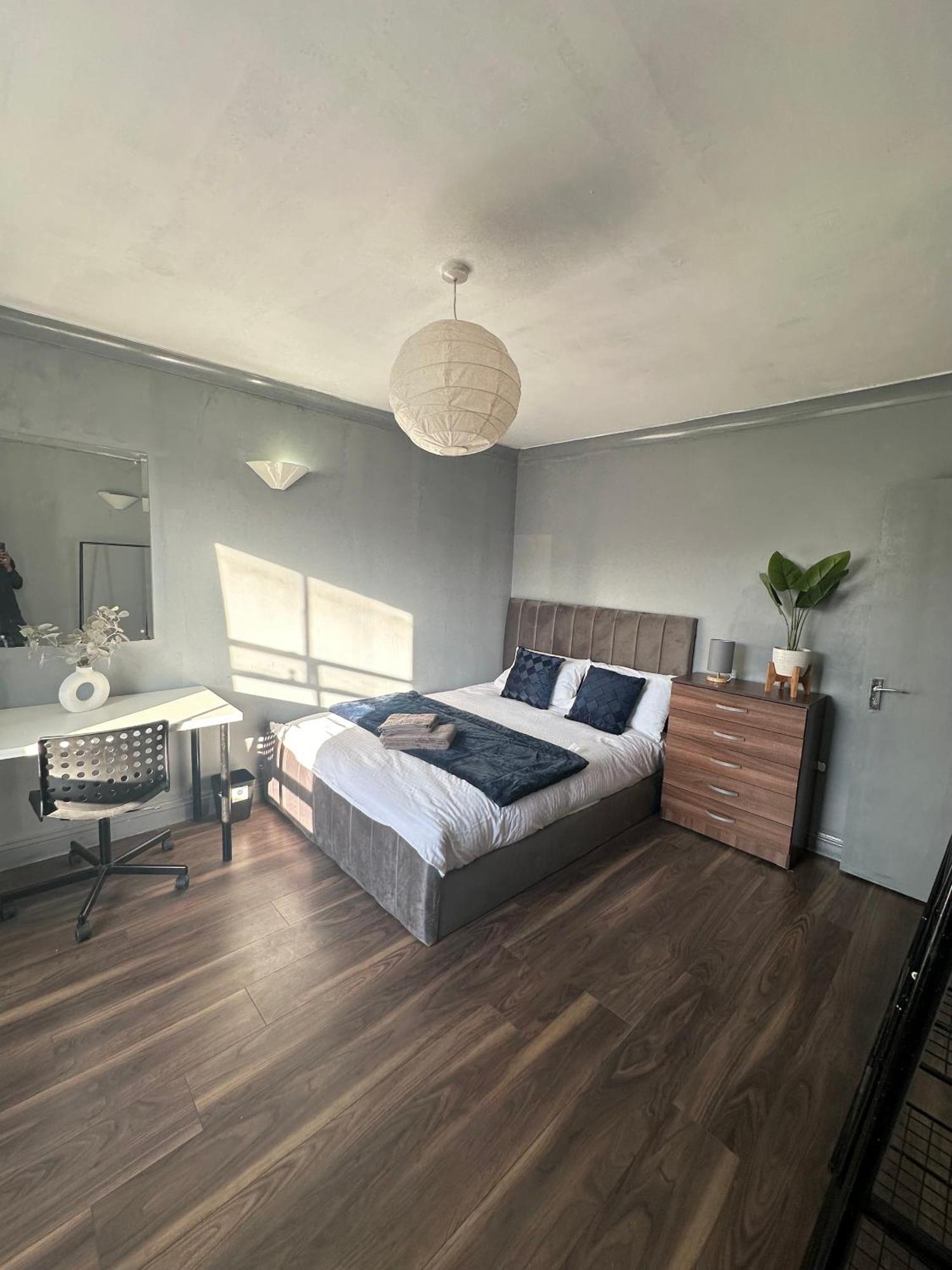 Homestay Luxury In A 4 Bedroom Flat! 4 Minutes Walk To Kingscross, St Pancras *