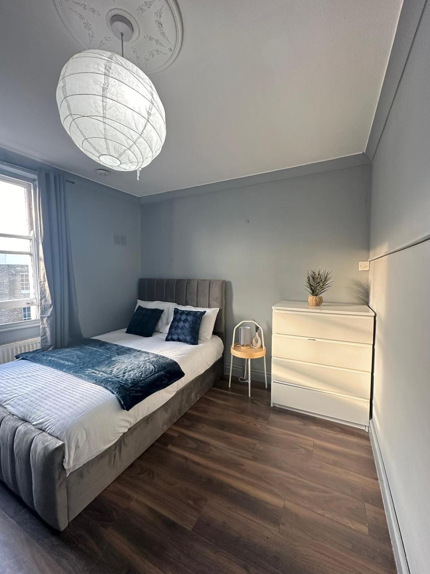 Homestay Luxury In A 4 Bedroom Flat! 4 Minutes Walk To Kingscross, St Pancras *