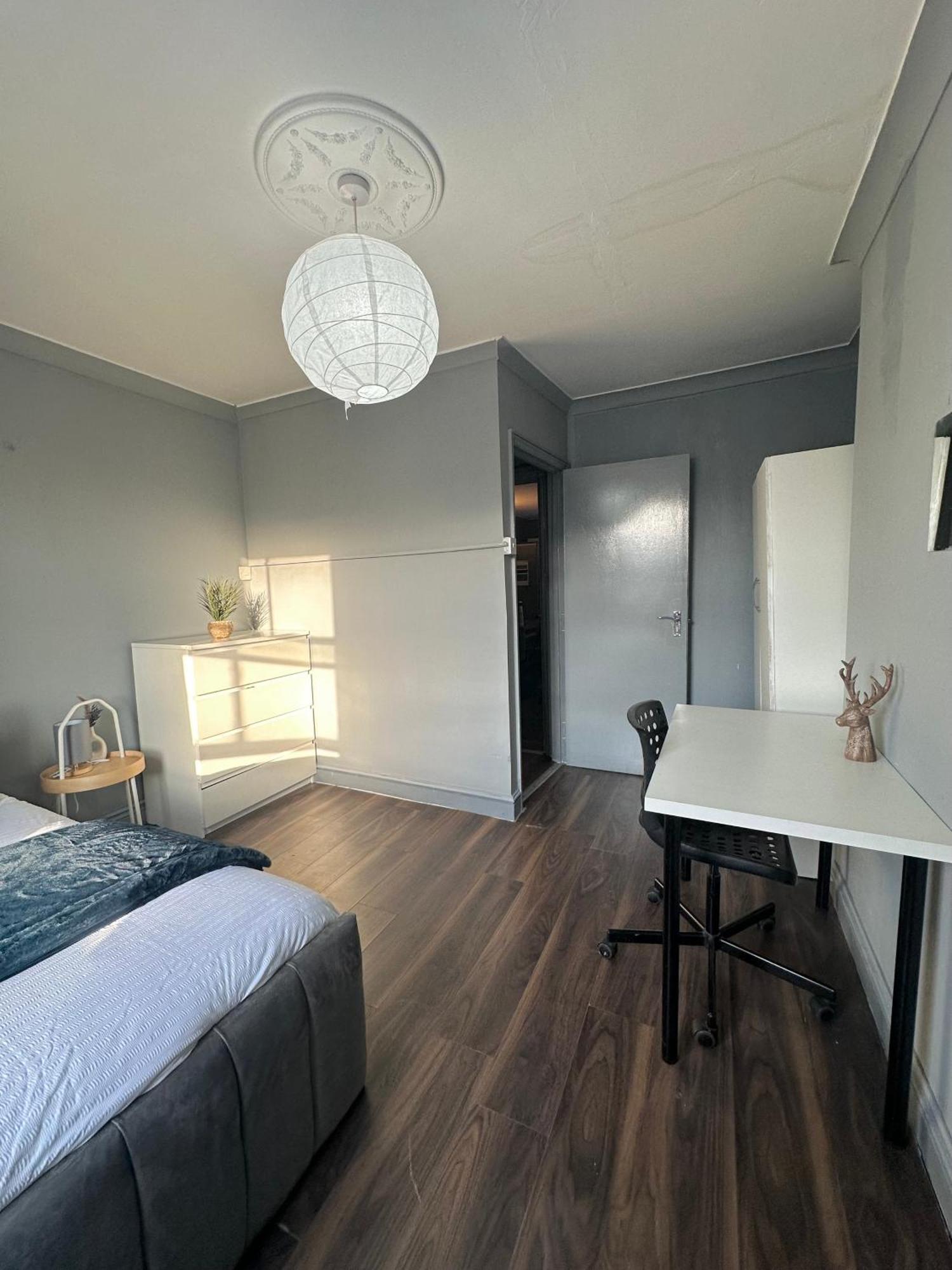 Homestay Luxury In A 4 Bedroom Flat! 4 Minutes Walk To Kingscross, St Pancras London