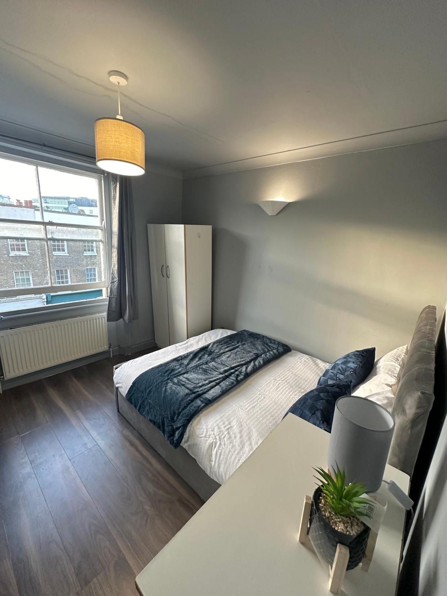 Luxury In A 4 Bedroom Flat! 4 Minutes Walk To Kingscross, St Pancras *