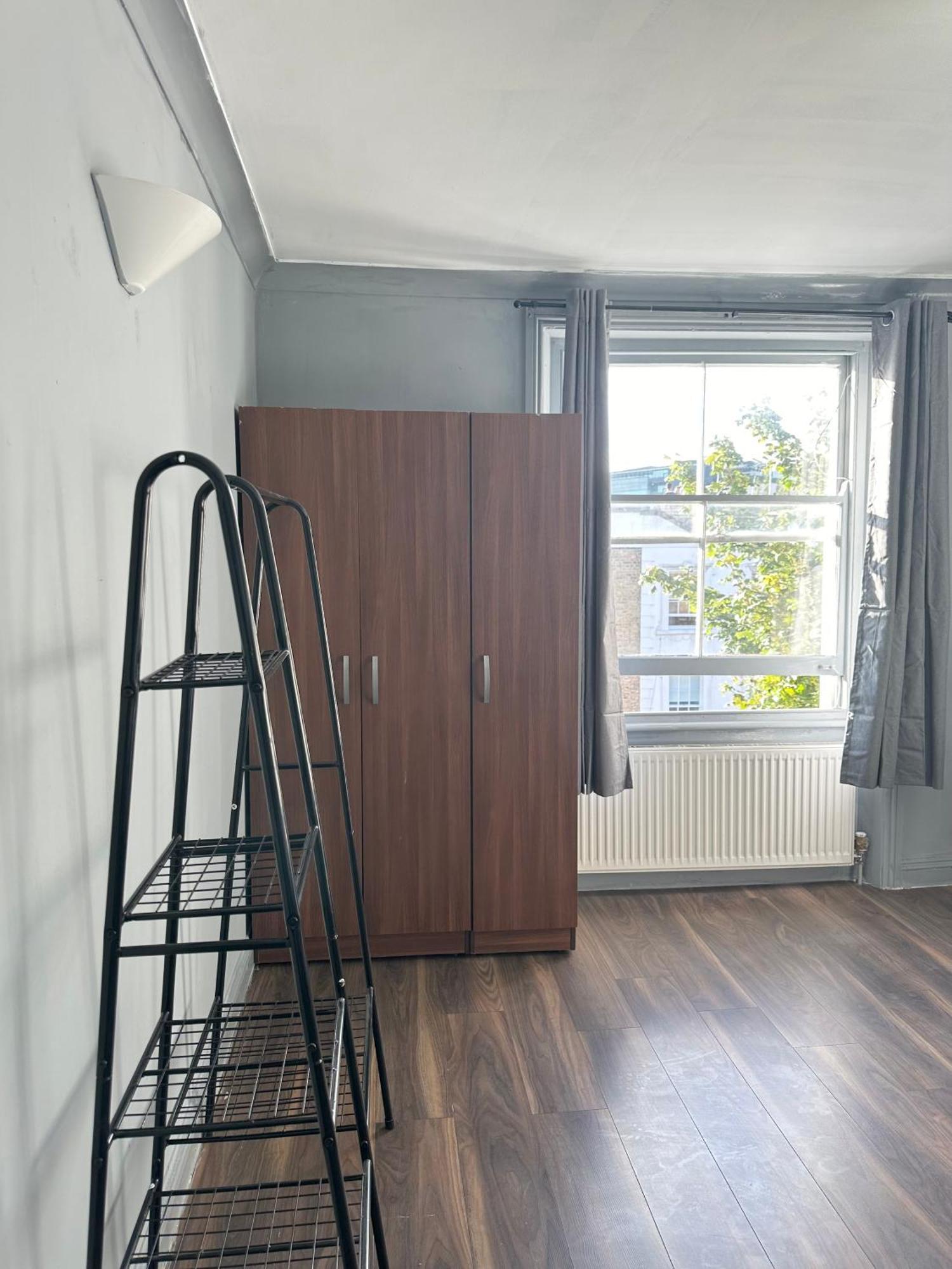 Luxury In A 4 Bedroom Flat! 4 Minutes Walk To Kingscross, St Pancras * London