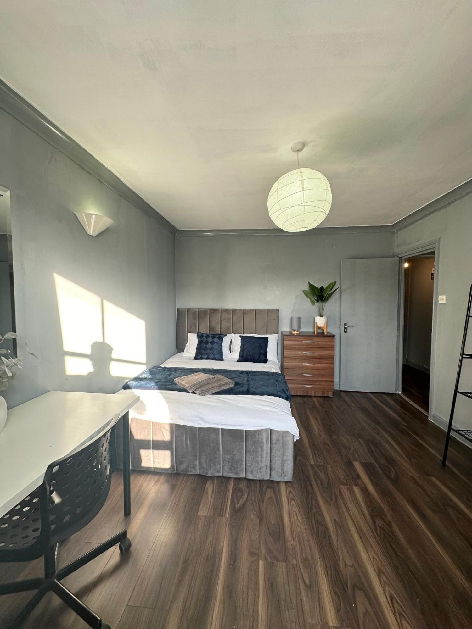Luxury In A 4 Bedroom Flat! 4 Minutes Walk To Kingscross, St Pancras Homestay *