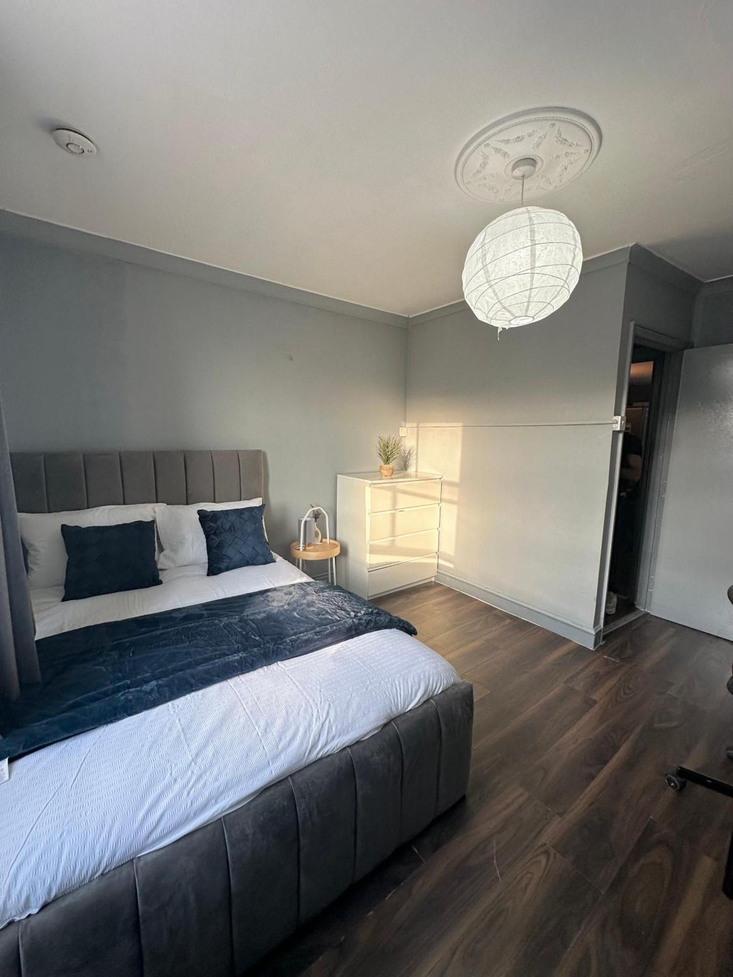 Homestay Luxury In A 4 Bedroom Flat! 4 Minutes Walk To Kingscross, St Pancras *