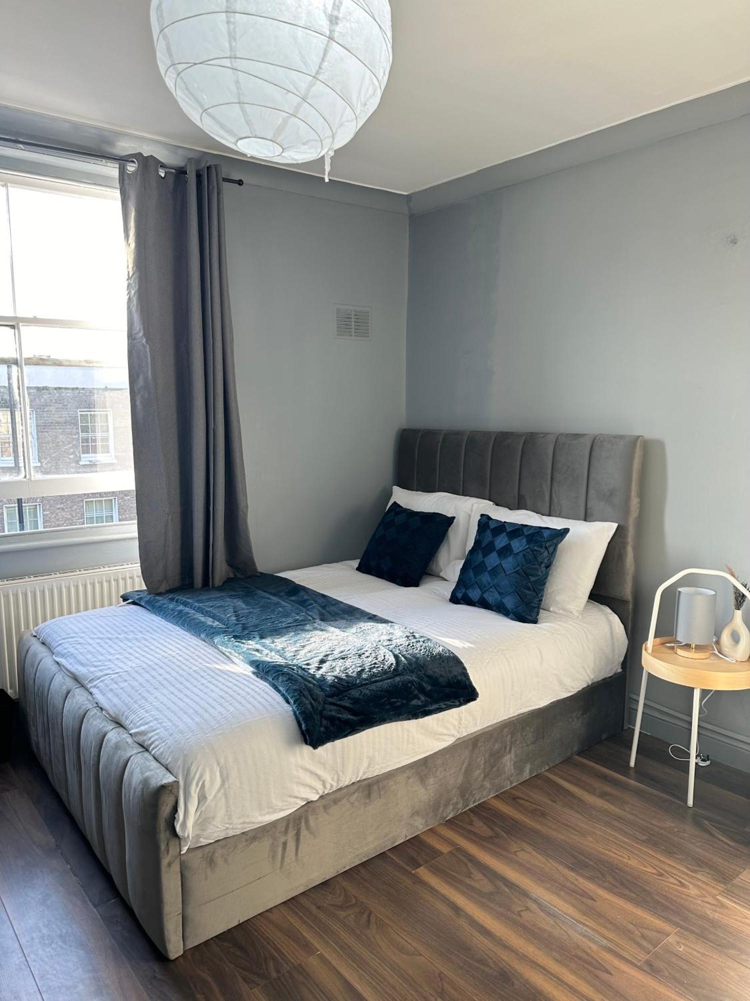 Luxury In A 4 Bedroom Flat! 4 Minutes Walk To Kingscross, St Pancras * London