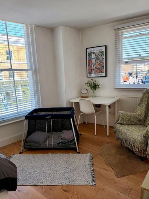 Appartement 2 Bedroom Modern, Simple Flat In Broadway Market Londen