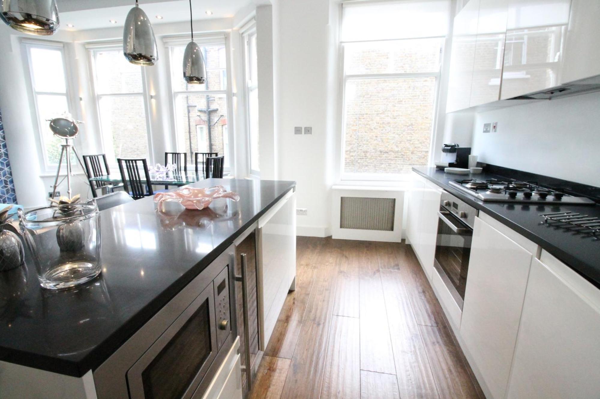Contemporary 3 Double Bedroom 2 Bathroom Haven In The Heart Of Chelsea Exquisite With A Designer's Touch Appartement