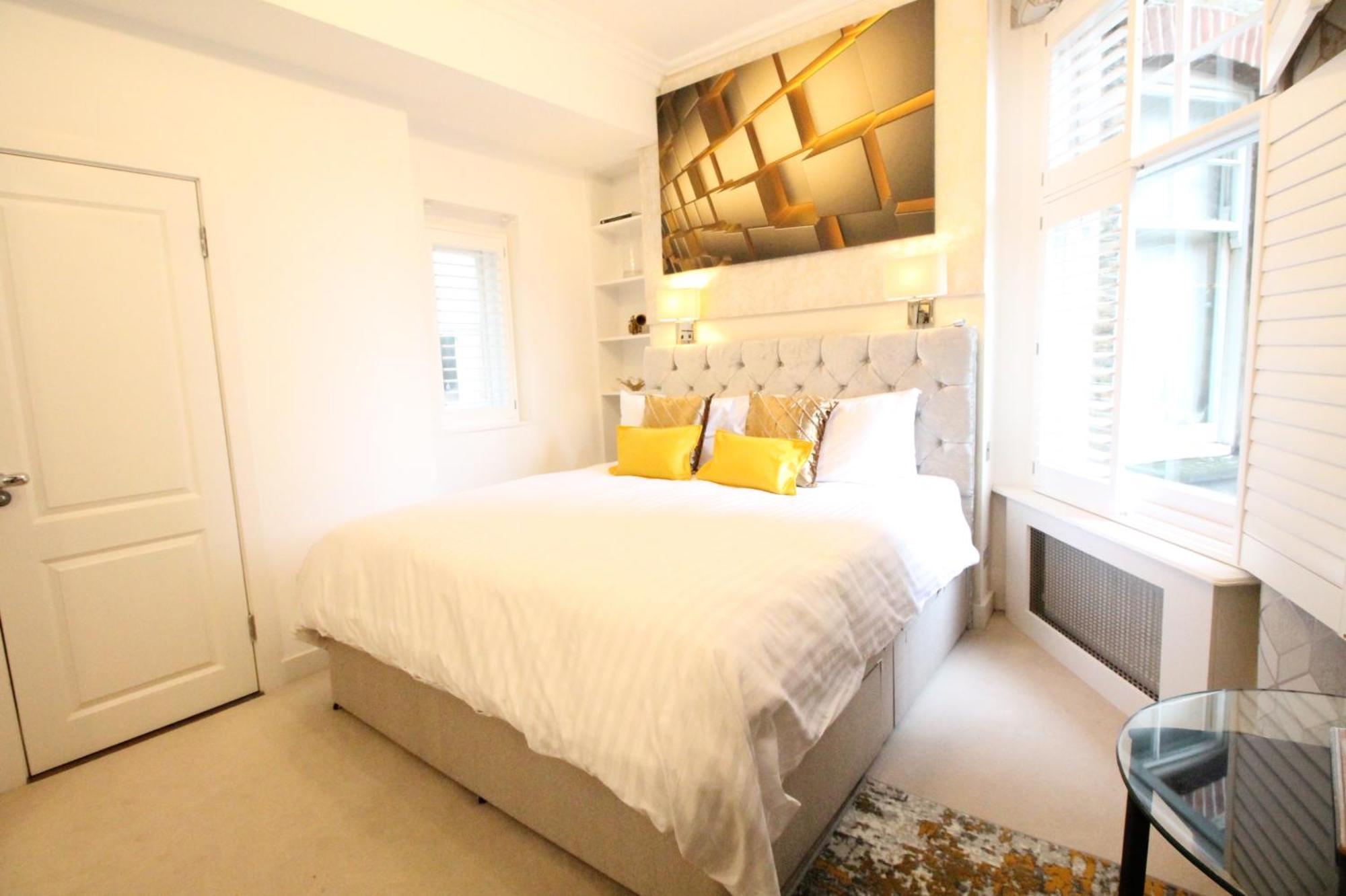 Appartement Contemporary 3 Double Bedroom 2 Bathroom Haven In The Heart Of Chelsea Exquisite With A Designer's Touch