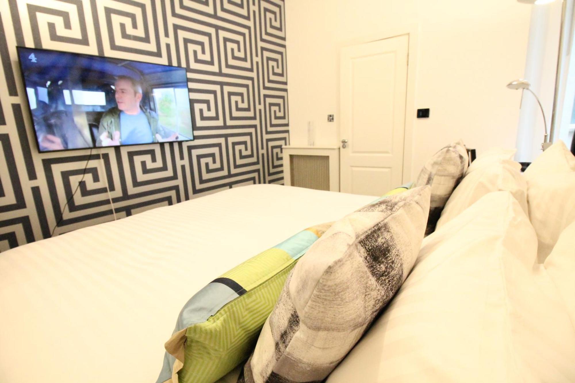 Contemporary 3 Double Bedroom 2 Bathroom Haven In The Heart Of Chelsea Exquisite With A Designer's Touch Appartement Londen