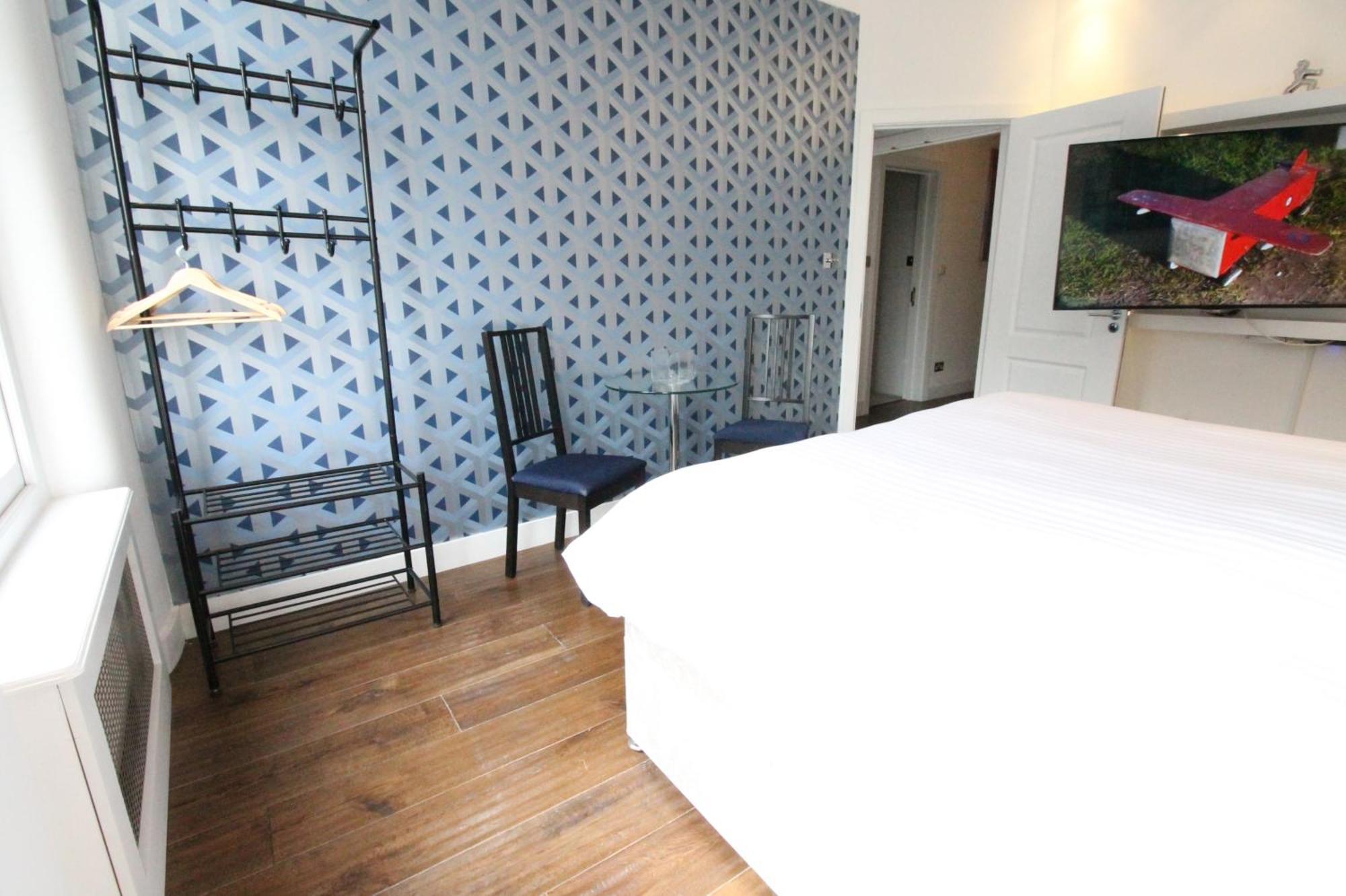 Contemporary 3 Double Bedroom 2 Bathroom Haven In The Heart Of Chelsea Exquisite With A Designer's Touch Appartement