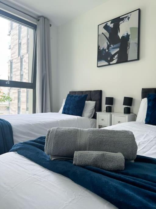 Luxury 2 Bed 2 Bath 1 Min From Station Apartment