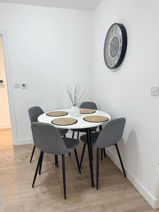 Apartment Luxury 2 Bed 2 Bath 1 Min From Station