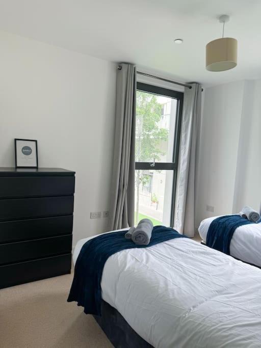 Luxury 2 Bed 2 Bath 1 Min From Station Apartment *