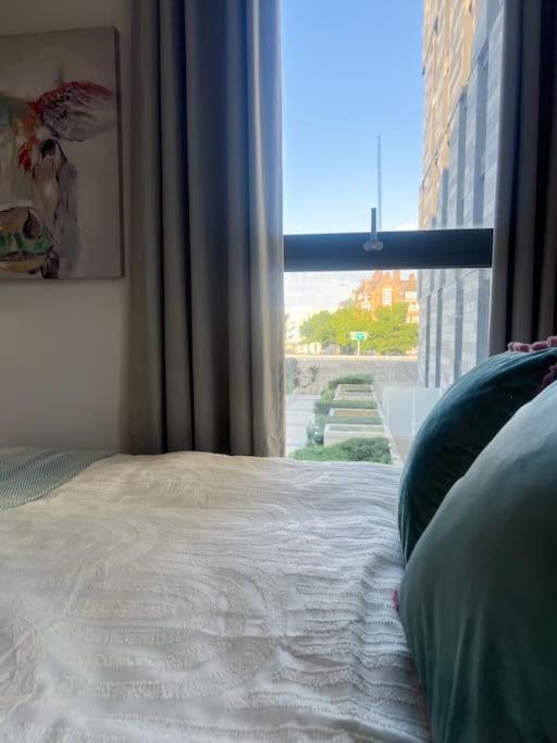 Apartment Luxury 2 Bed 2 Bath 1 Min From Station *