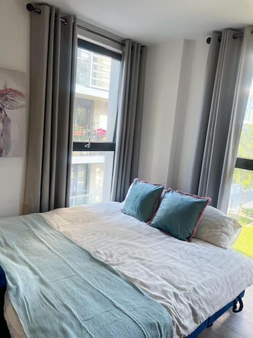 Luxury 2 Bed 2 Bath 1 Min From Station Apartment *