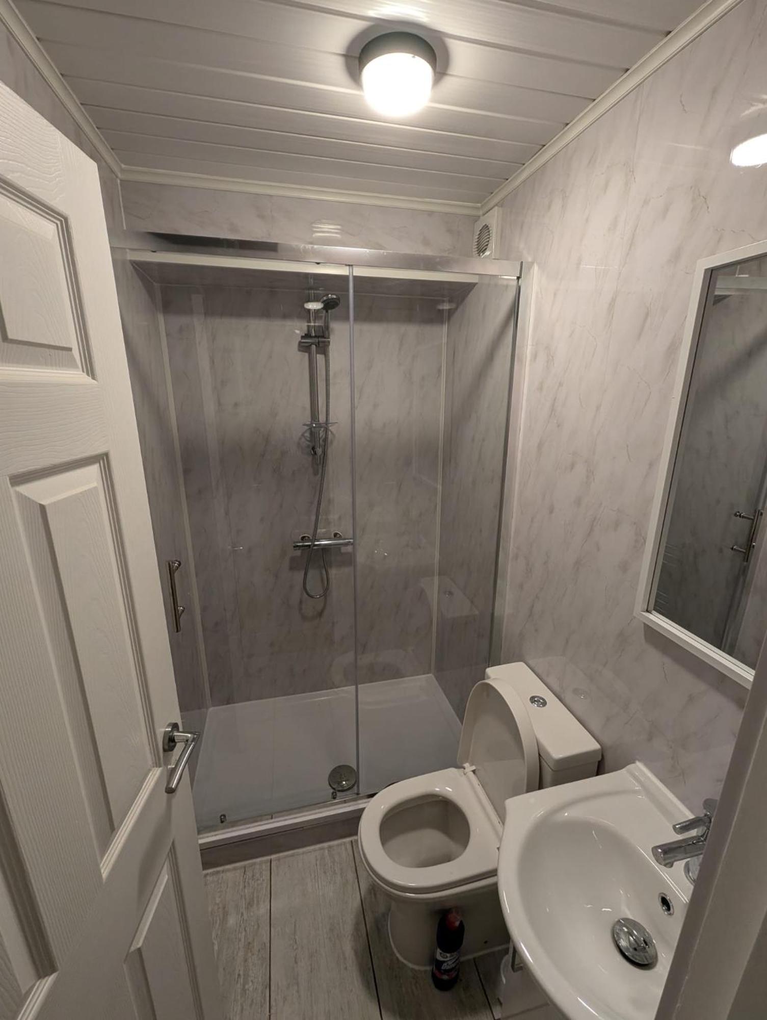 En-suite Double - Leytonstone E11 Affittacamere *