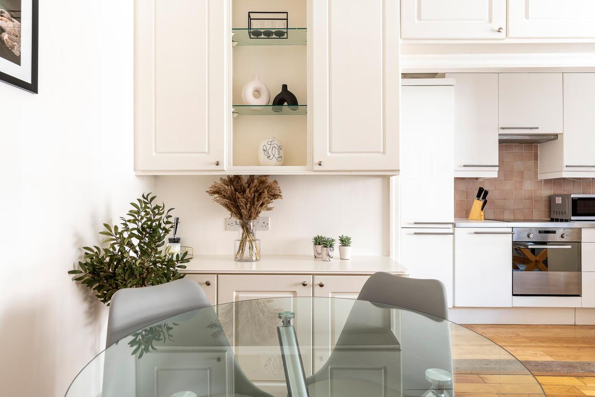 Modern 2 Bedroom Flat Near Queensway Lägenhet London