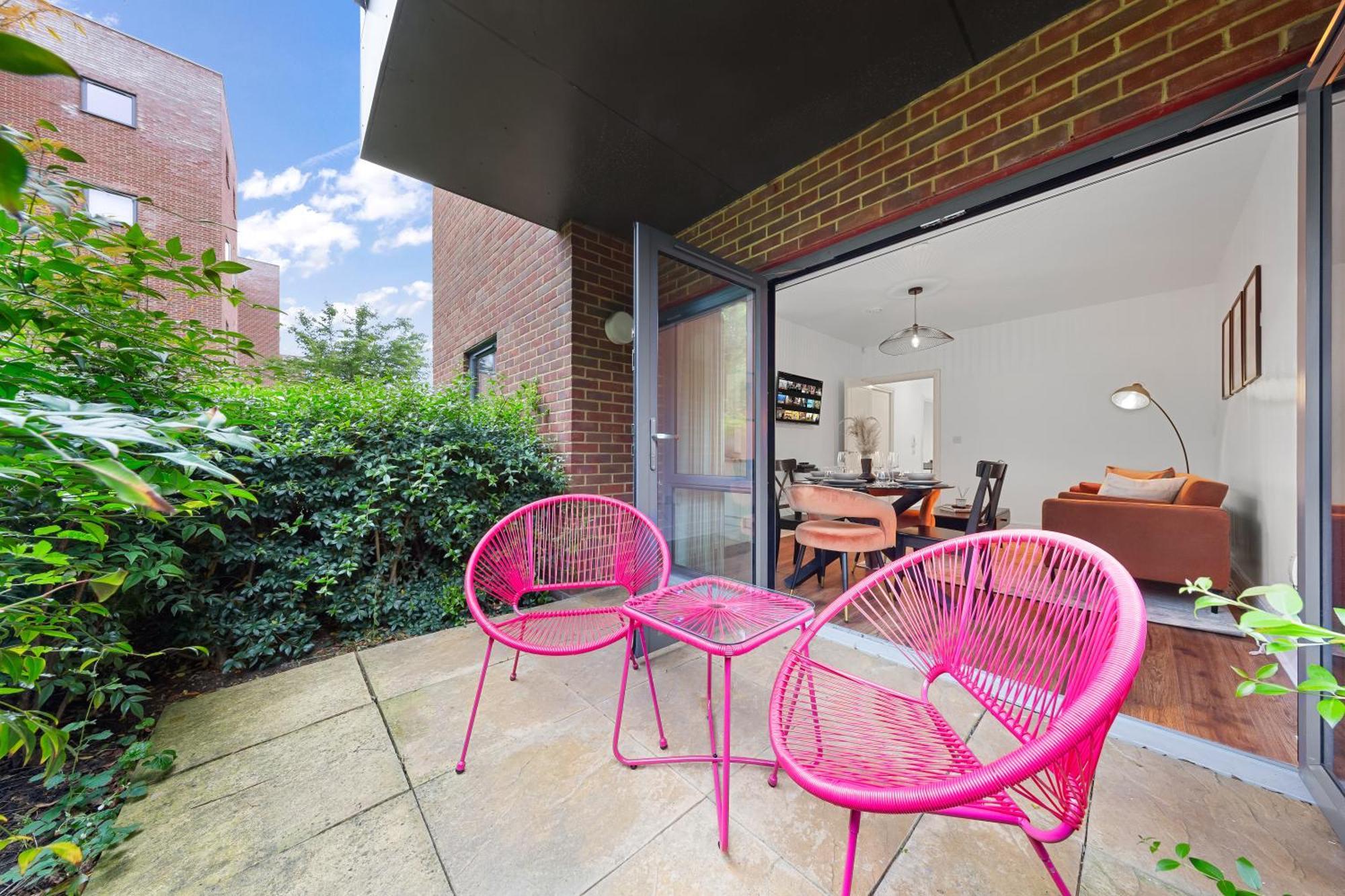 Modern 2 Bedroom In Uxbridge Free Parking Apartment *