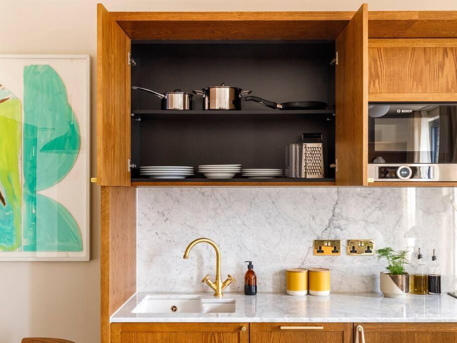 Luxury In A Vibrant Part Of North Apartment