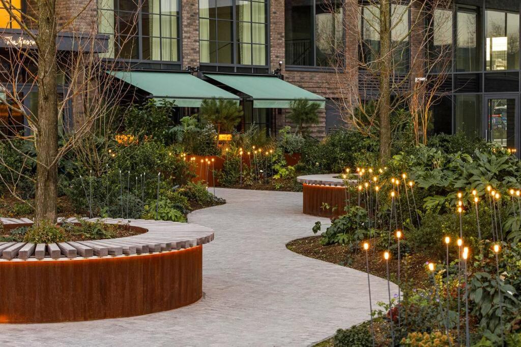 Luxury In A Vibrant Part Of North Apartment London