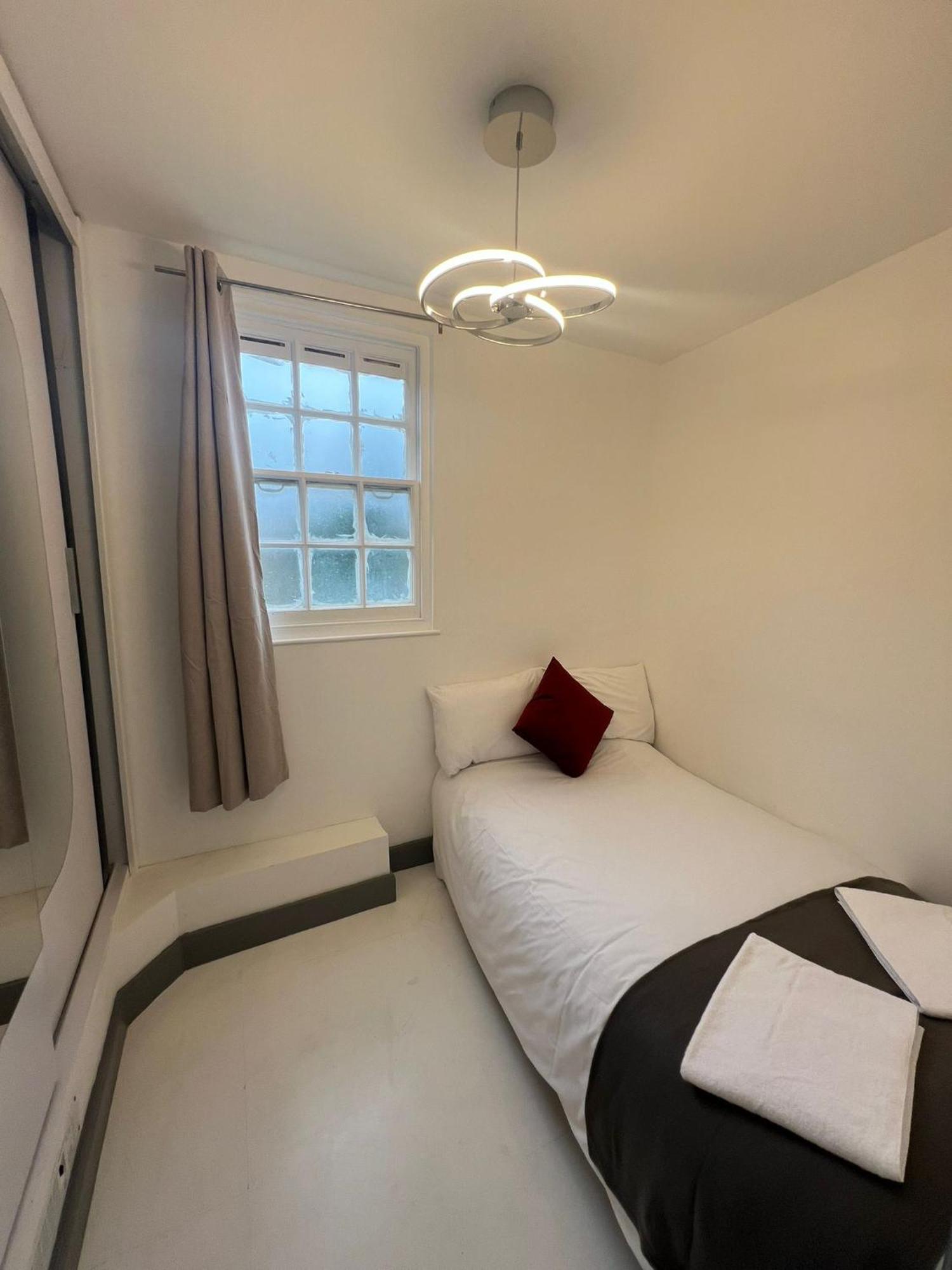 Nice Flat Near Church Street * London