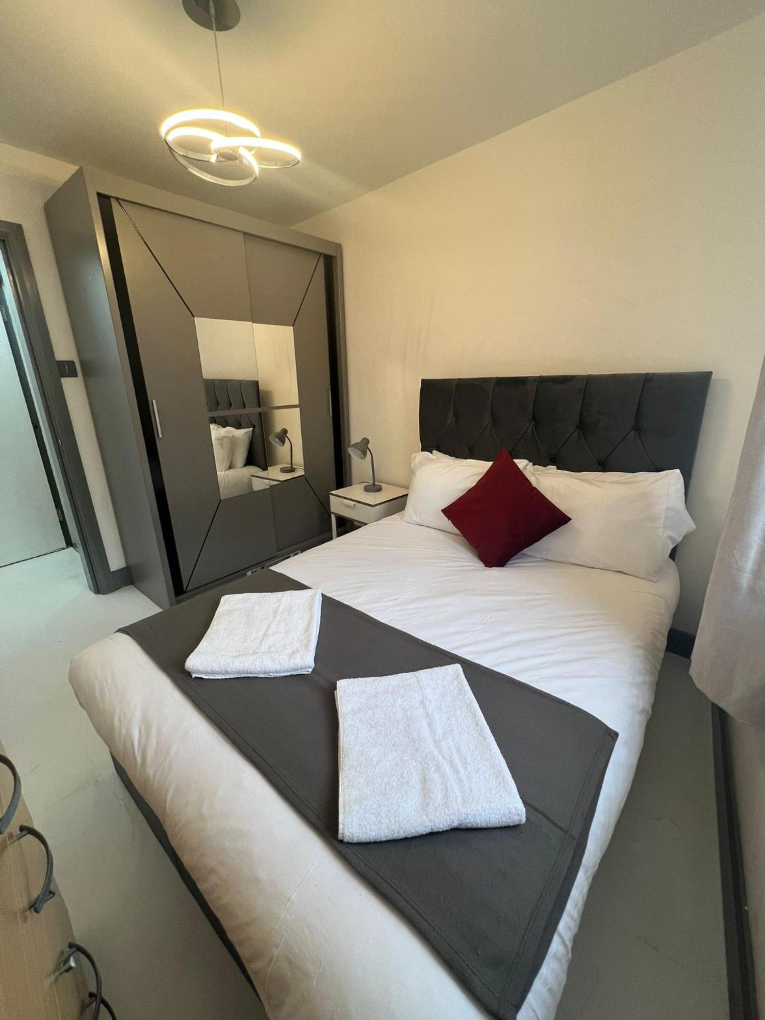 Nice Flat Near Church Street * London