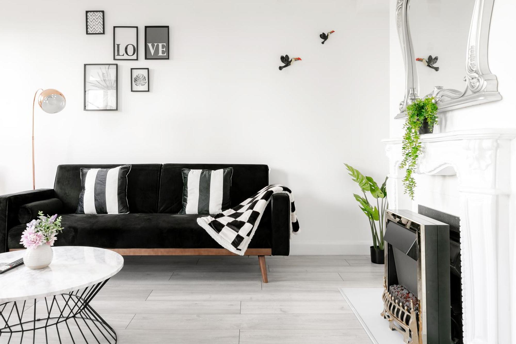 3br Off A13 , Sleeps 6, 2mins To Langdon Dlr,free Parking Appartement