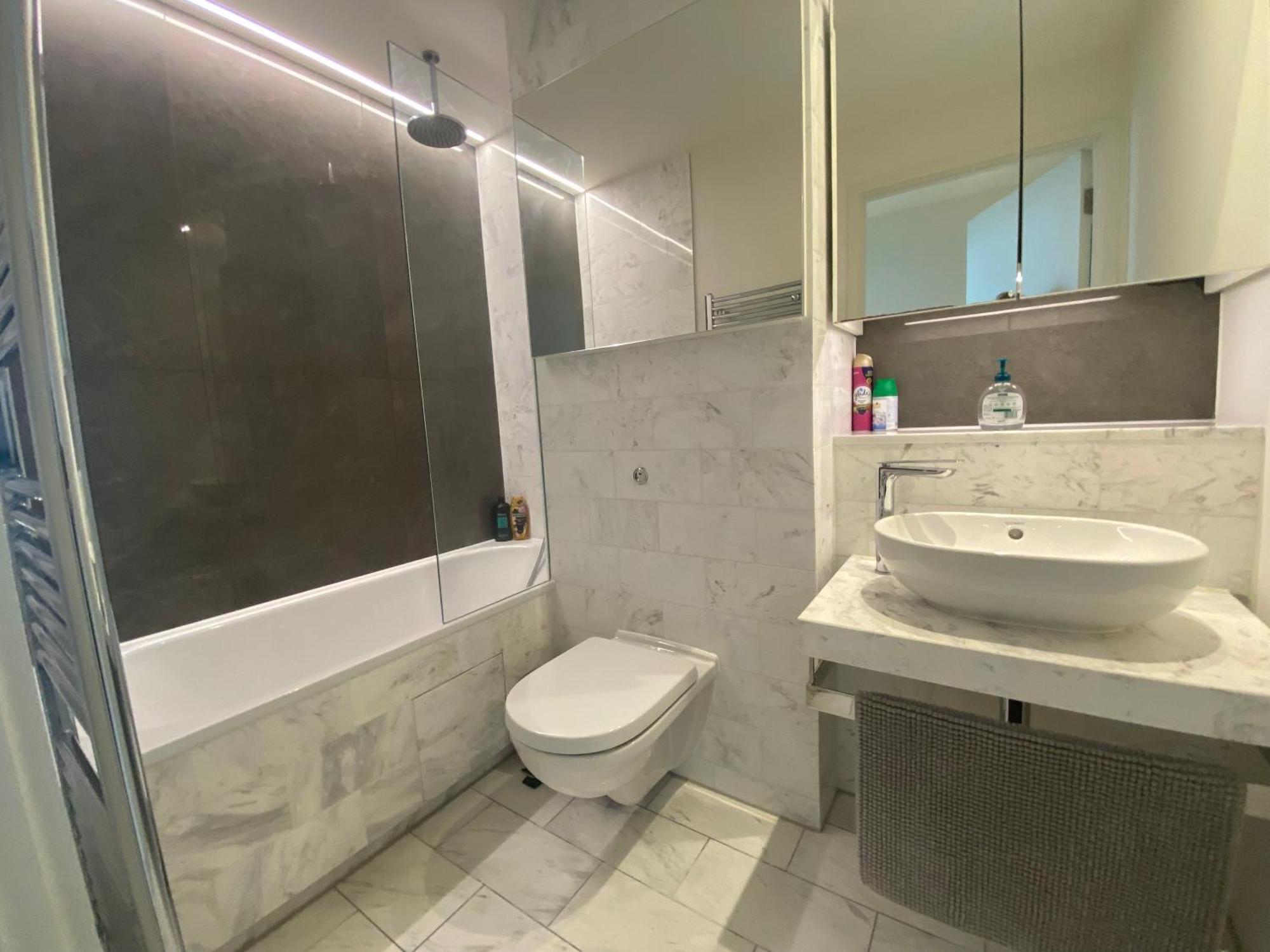 High Level, Two Bedroom Appartement Londen