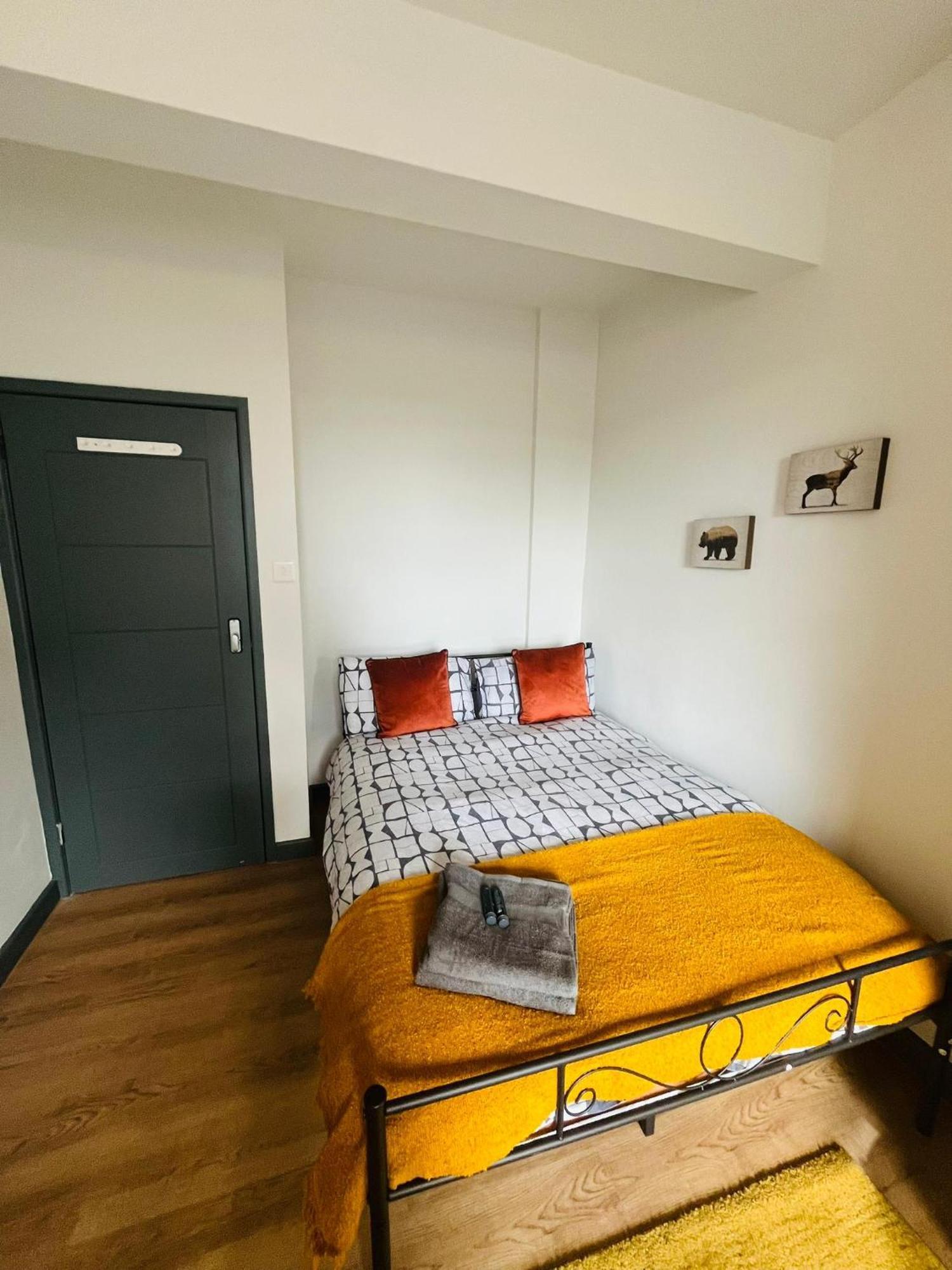 Kilburn Guest 167 * London