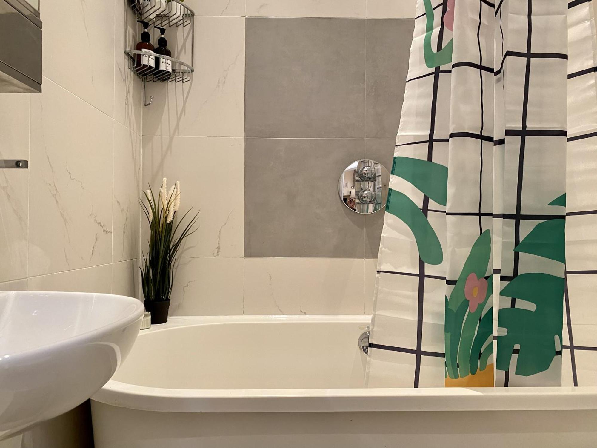Entire Flat, Central London, Bank Payment To The Host Within 24h From The Reservation Londen
