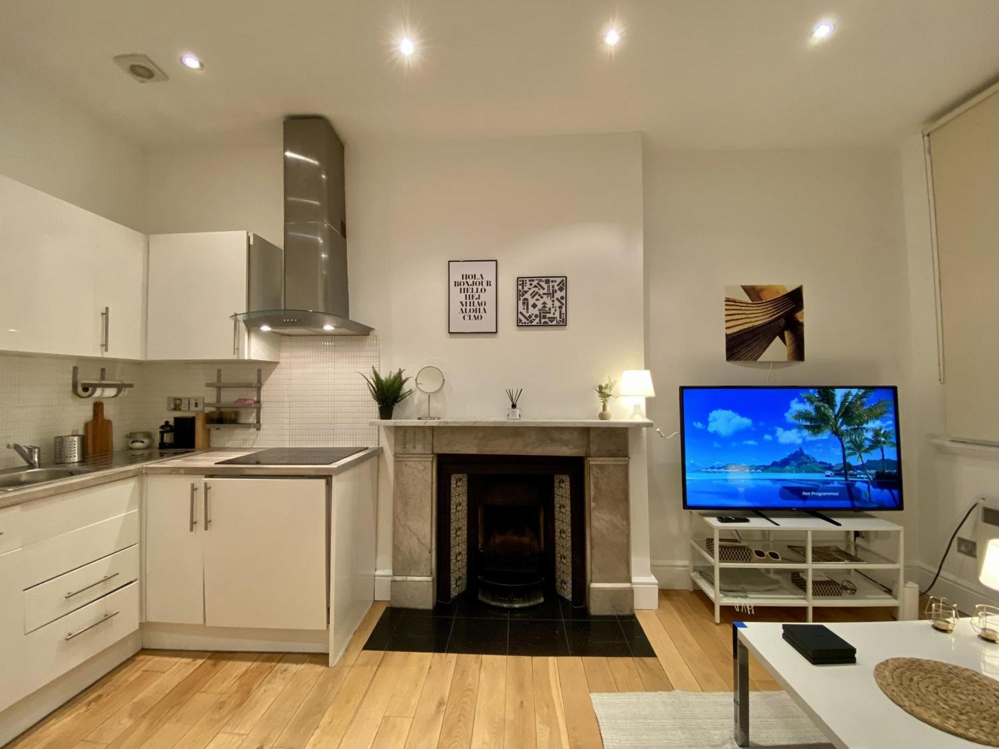 Entire Flat, Central London, Bank Payment To The Host Within 24h From The Reservation * Londen